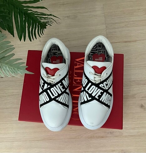 38 Beden beyaz Renk ORJİNAL Love Moschino Beyaz Sneaker