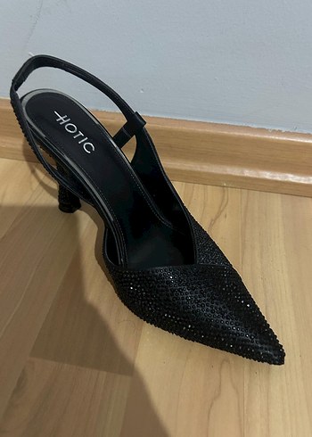 Hotiç Siyah Parlak Stiletto Kadın Ayakkabı