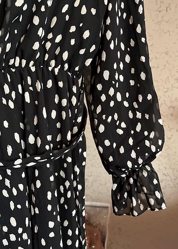 Siyah Puantiyeli Kuşaklı Uzun Elbise - Görsel 3