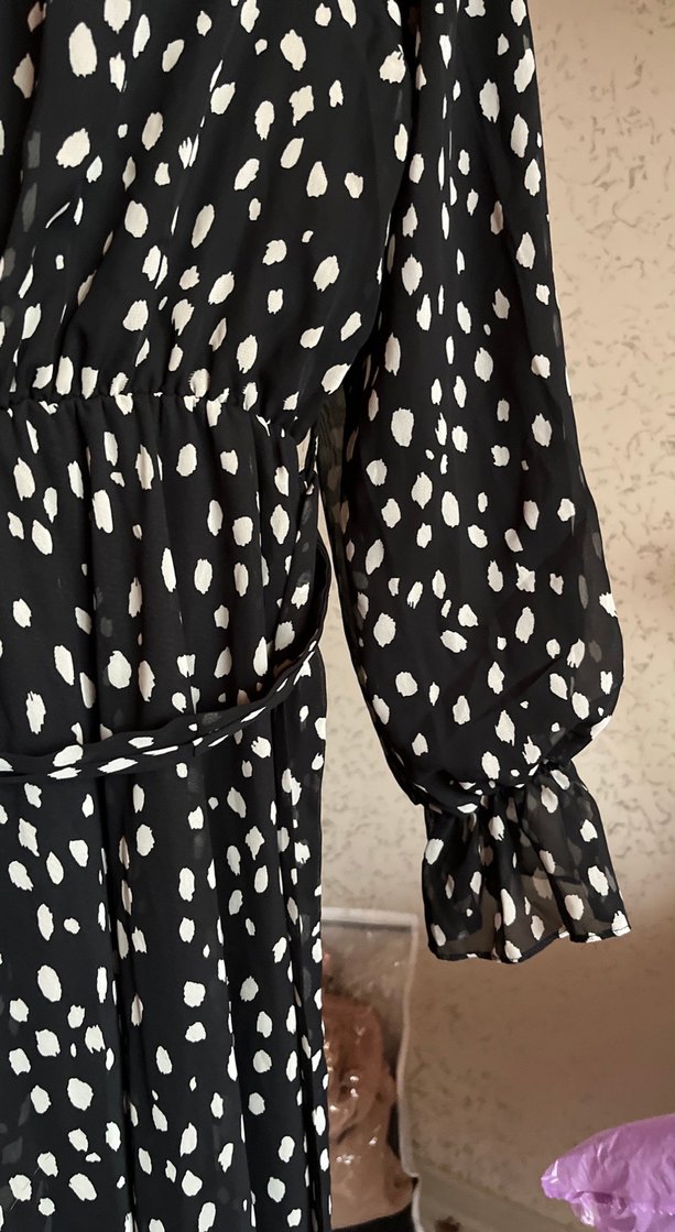 Siyah Puantiyeli Kuşaklı Uzun Elbise - Görsel 3