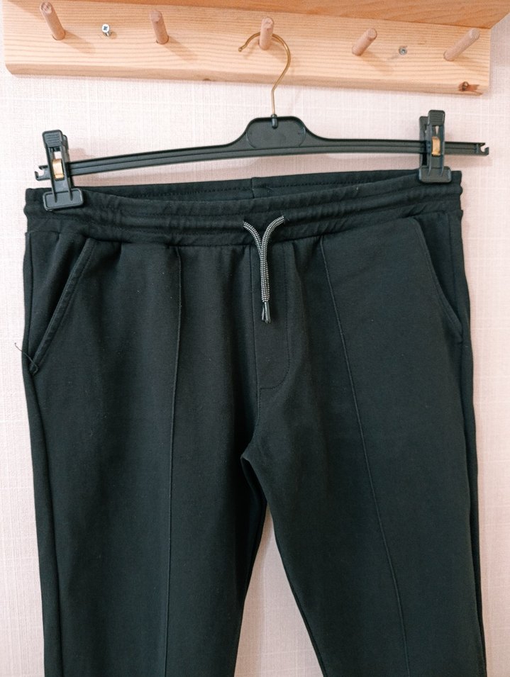 Siyah Kemerli Kısa erkek eşofman pantolon - Görsel 2