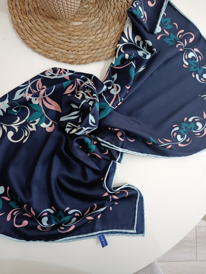 Bohem Tarzı Koyu Mavi Kadın Eşarp - Görsel 2