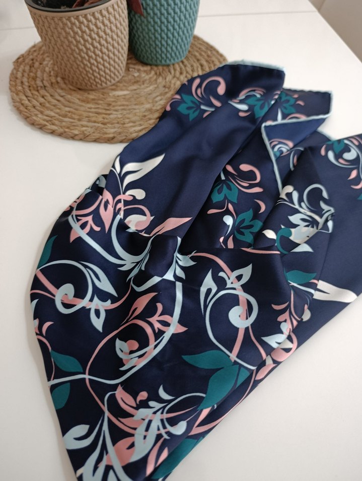 Bohem Tarzı Koyu Mavi Kadın Eşarp - Görsel 4