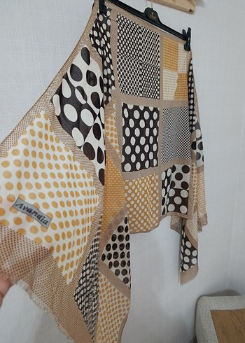 Kahverengi Pileli Retro Kadın Şal - Görsel 3