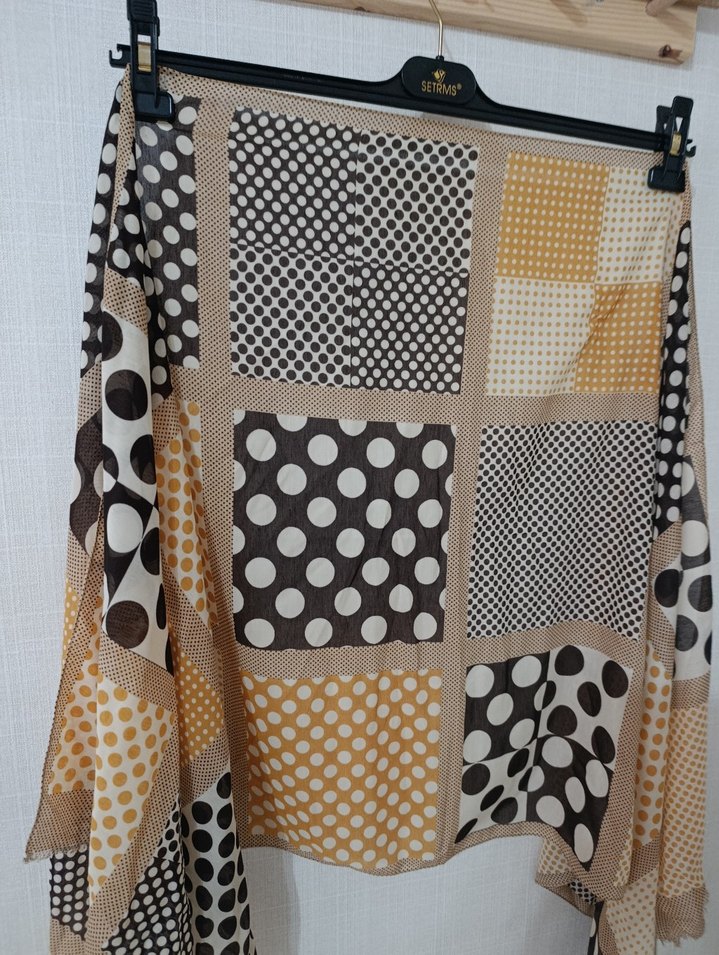 Kahverengi Pileli Retro Kadın Şal - Görsel 4