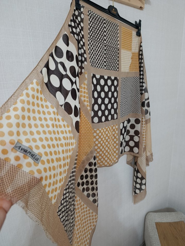 Kahverengi Pileli Retro Kadın Şal - Görsel 3