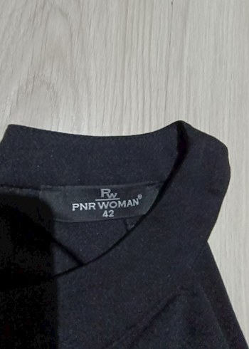 Siyah Yüksek Yakalı Kolsuz Kadın Tulum - Görsel 3