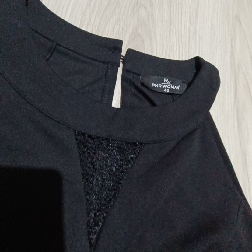 Siyah Yüksek Yakalı Kolsuz Kadın Tulum - Görsel 4