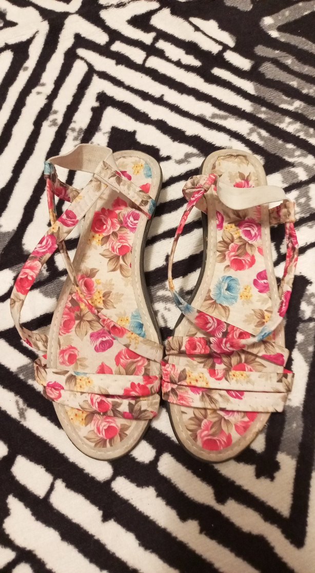 Çiçek Desenli Bohem Kadın Dolgu Topuk Sandalet - Görsel 2