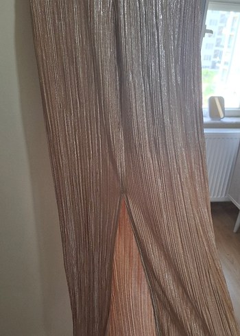 V Yaka Parlak Bej Uzun Pilili Abiye Elbise - Görsel 4