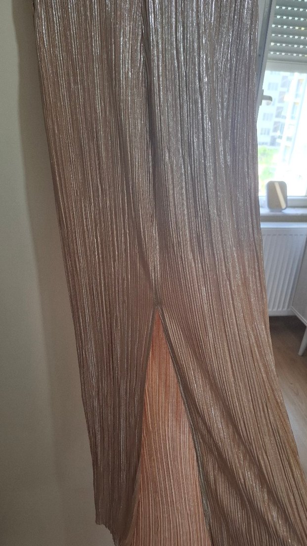 V Yaka Parlak Bej Uzun Pilili Abiye Elbise - Görsel 4