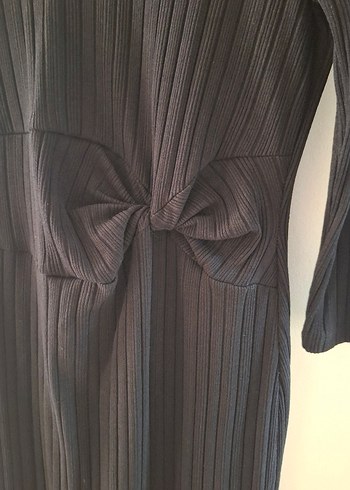 Bershka Kadın Siyah Piliseli Uzun Yandan yırtmacli Elbise - Görsel 3