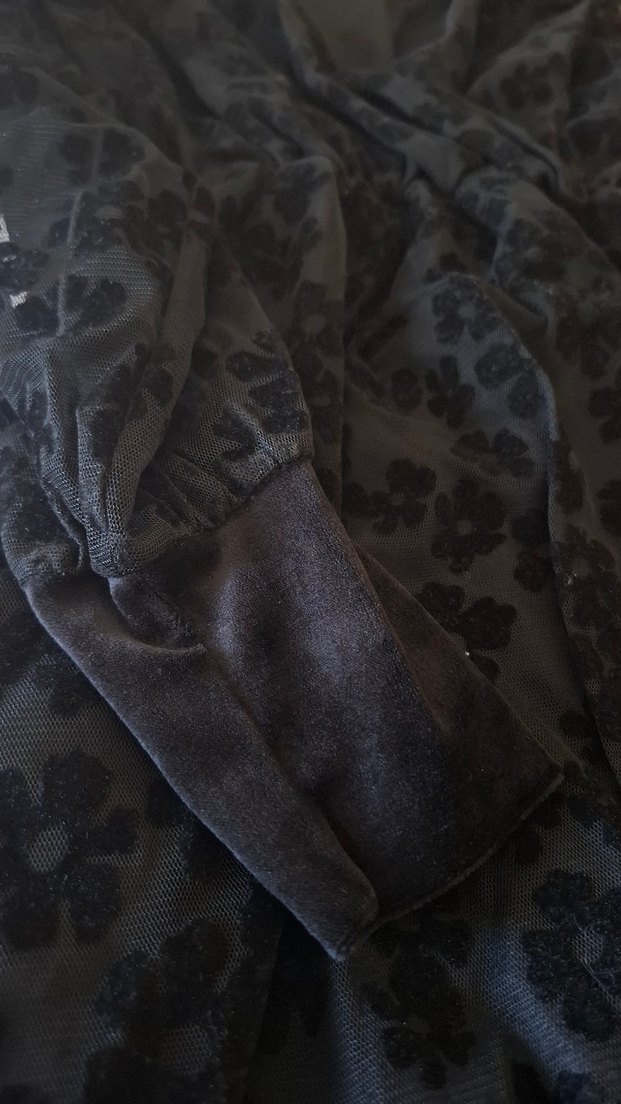 Siyah Çiçek Desenli Diz üstü V Yaka Elbise - Görsel 3