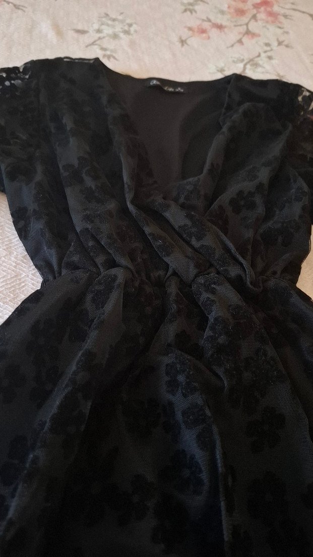 Siyah Çiçek Desenli Diz üstü V Yaka Elbise - Görsel 2