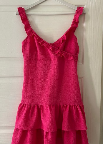 Pembe Fırfırlı Mini V Yaka Elbise