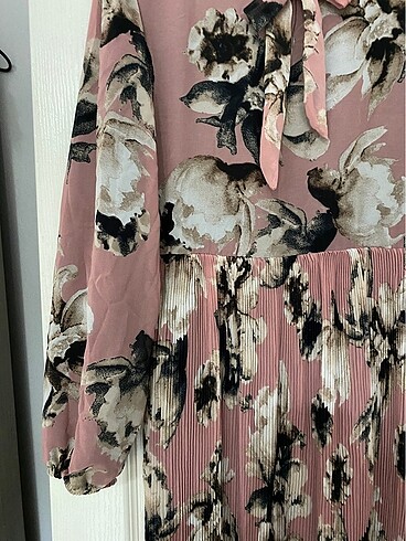 Çiçekli pembe elbise - Görsel 6