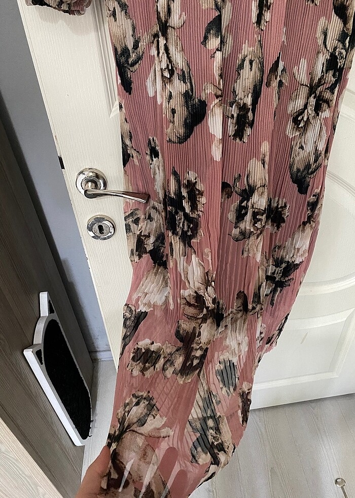 Çiçekli pembe elbise - Görsel 4