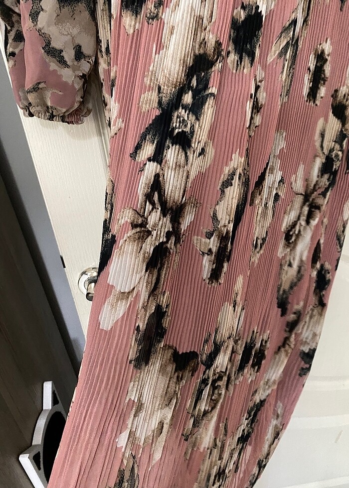 Çiçekli pembe elbise - Görsel 5