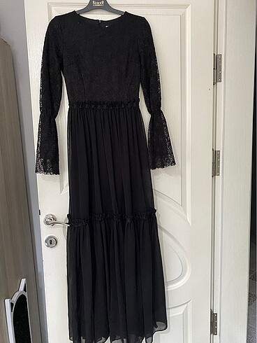 Dantel işlemeli siyah abiye - Görsel 4