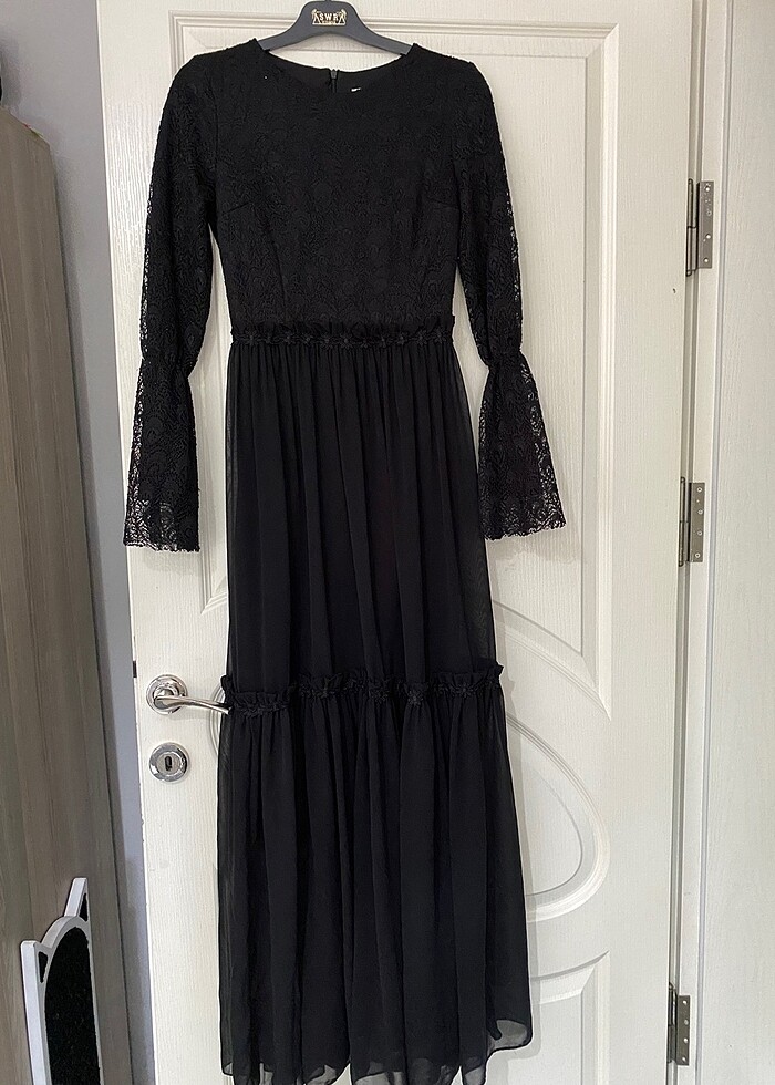 Dantel işlemeli siyah abiye - Görsel 2