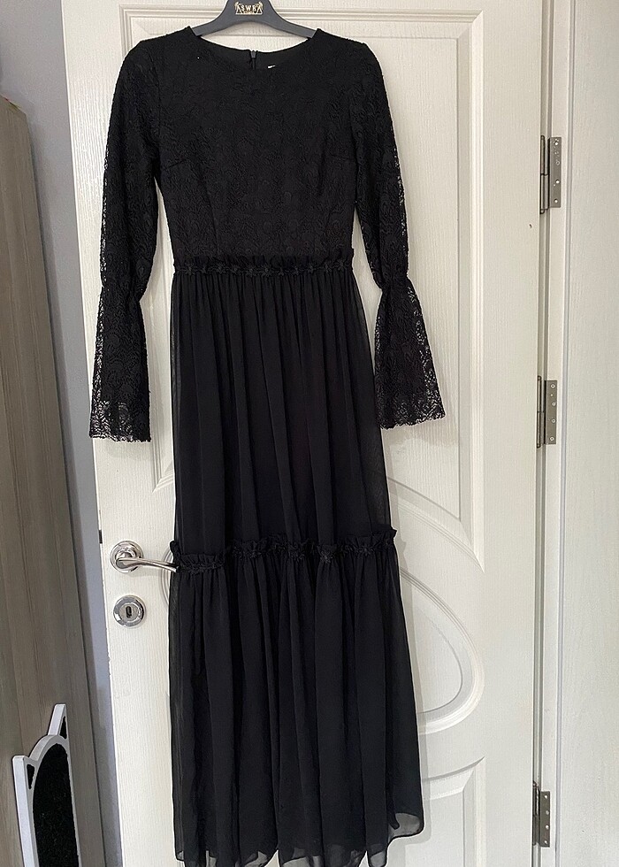 Dantel işlemeli siyah abiye - Görsel 4