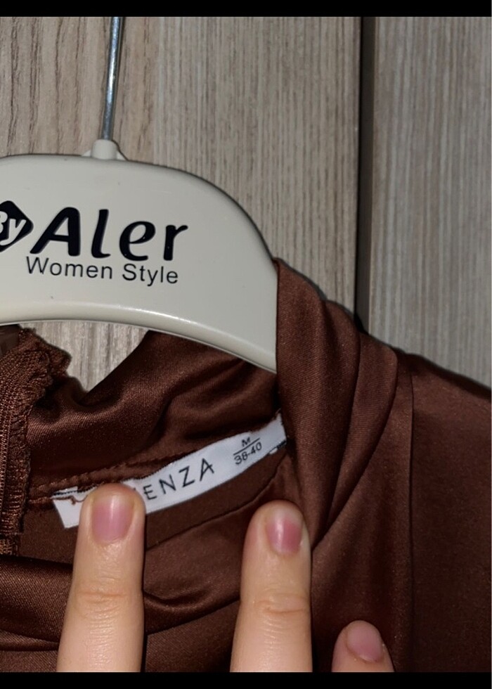 Kahverengi saten abiye - Görsel 2