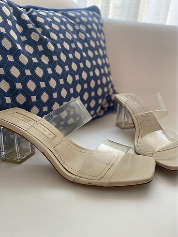 Pull and Bear Şeffaf sandalet