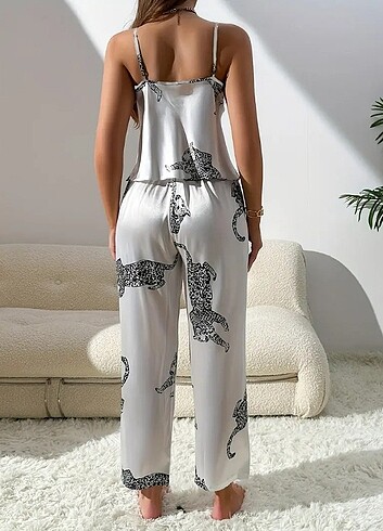 Diğer Desenli V yaka camisole üst ve pantolon pijama takımı, iki parça