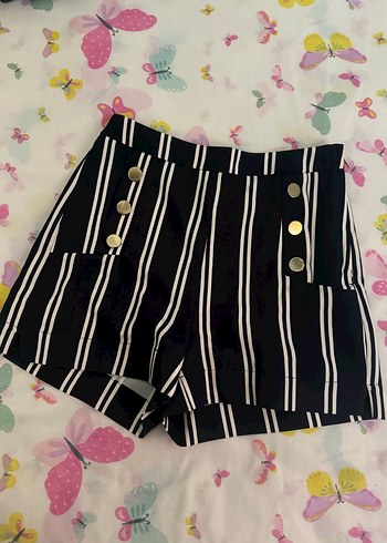 Düğmeli Siyah Çizgili Yüksek Bel Şort - Görsel 2