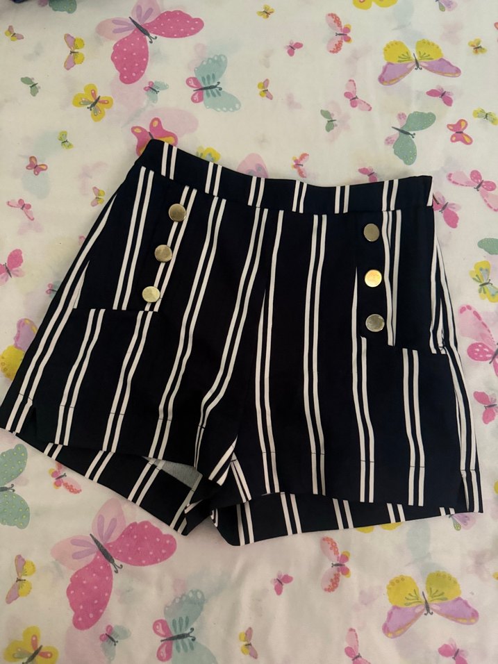 Düğmeli Siyah Çizgili Yüksek Bel Şort - Görsel 2