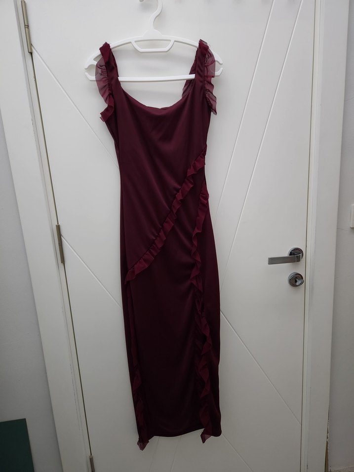 Bordo fırfırlı,yırtmaçlı kadın elbise - Görsel 2