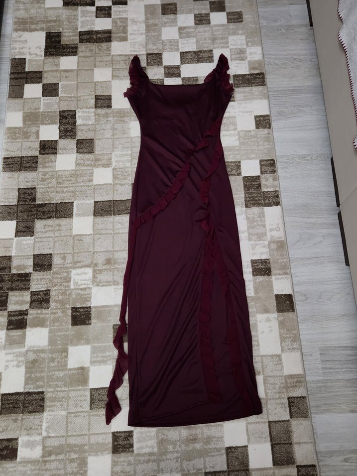 Bordo fırfırlı,yırtmaçlı kadın elbise - Görsel 4