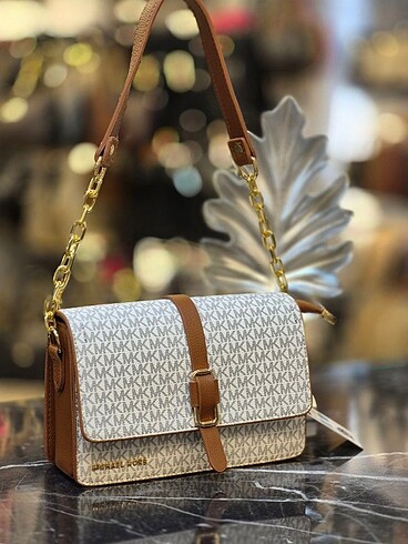 Michael Kors Farklı Modelli Şık El Çantaları