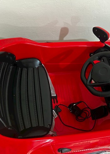 Diğer Kırmızı 12 volt akülü Çocuk Araba