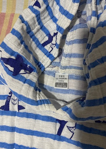 Kapüşonlu Erkek Çocuk Bornoz - Renkli Baskılı - Görsel 2