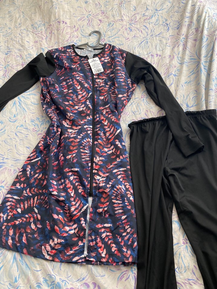 Tesettür Mayo L Beden  Çiçekli / Hiç kullanılmadı/ Şık Desenli - Görsel 3