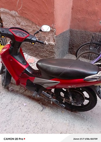 Kırmızı Renkli Motosiklet 6 akülü pazarlık payı var - Görsel 2