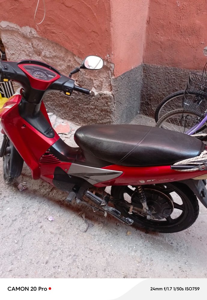 Kırmızı Renkli Motosiklet 6 akülü pazarlık payı var - Görsel 2