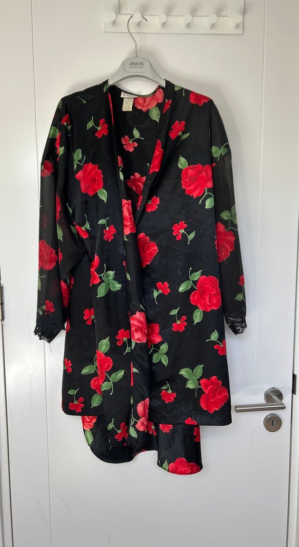 Çiçek Desenli Siyah Kırmızı Midi Gecelik ve Sabahlik - Görsel 4