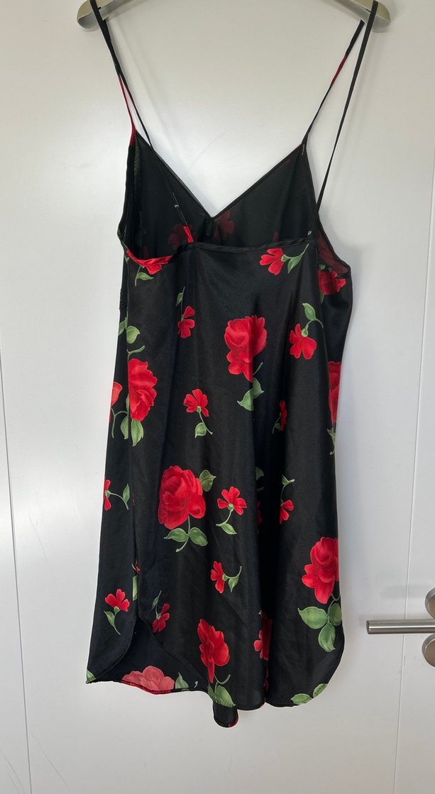 Çiçek Desenli Siyah Kırmızı Midi Gecelik ve Sabahlik - Görsel 3