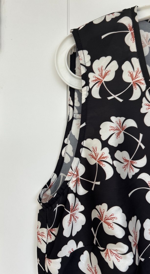 V Yaka Kolsuz Desenli Kadın Bluz; yurtdisindan alindi - Görsel 4