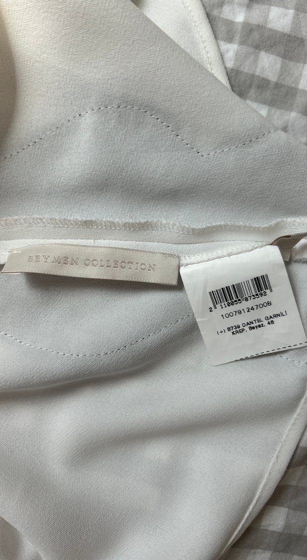 Dantel Detaylı Beyaz Askısız Kadın Bluz - Görsel 3