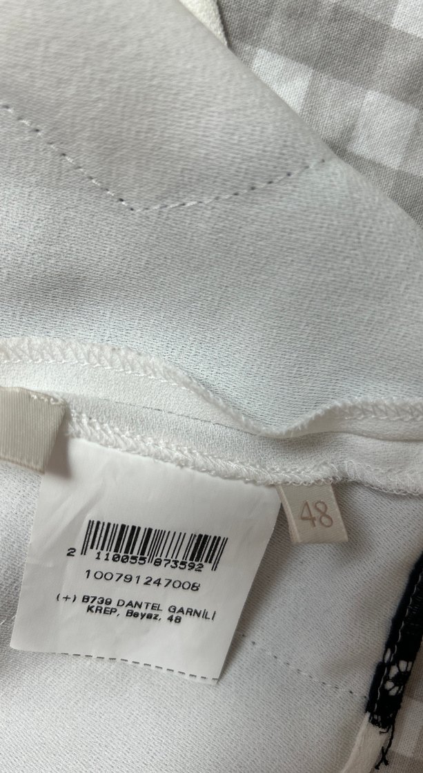 Dantel Detaylı Beyaz Askısız Kadın Bluz - Görsel 4