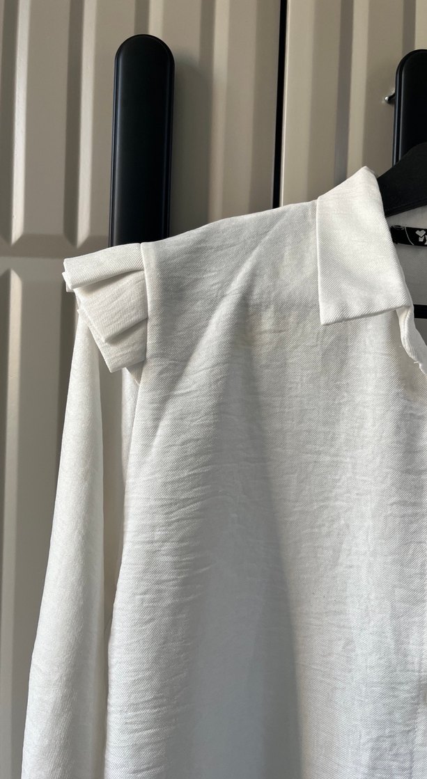 Düğmeli Beyaz Keten Kadın Gömlek - Görsel 2