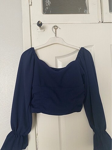 Trendyol & Milla lacivert uzun kol crop bluz