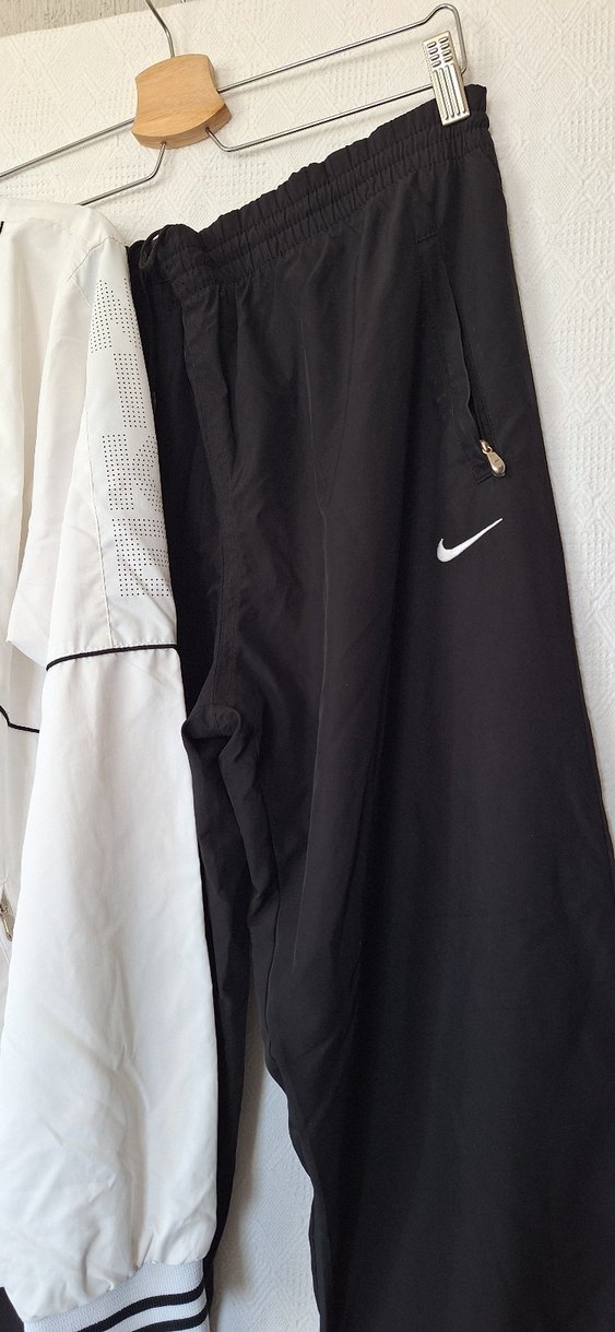 Nike Beyaz Fermuarlı eşofman takımı - Görsel 3