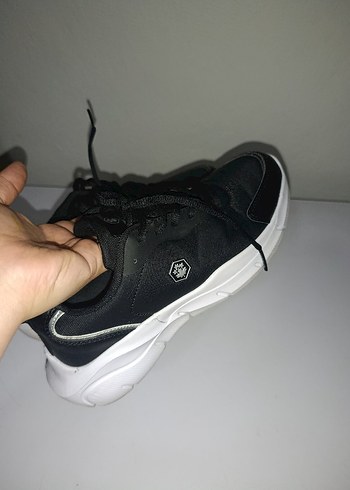 38 Beden siyah, bağcıklı,kadın ,spor ayakkabı
