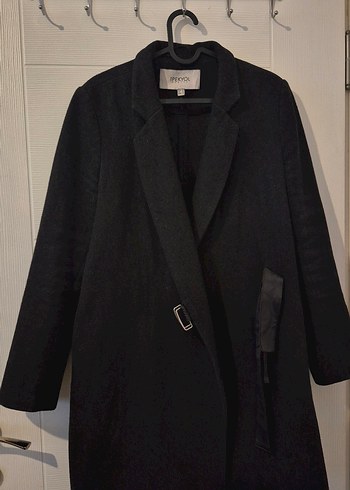 İpekyol Marka 42 Beden Siyah Kuşaklı Gümüş Tokalı Uzun Kaban - Görsel 2