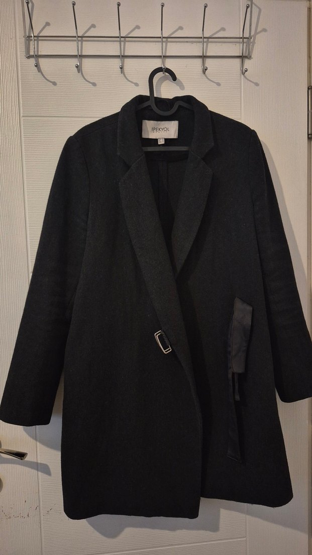 İpekyol Marka 42 Beden Siyah Kuşaklı Gümüş Tokalı Uzun Kaban - Görsel 2