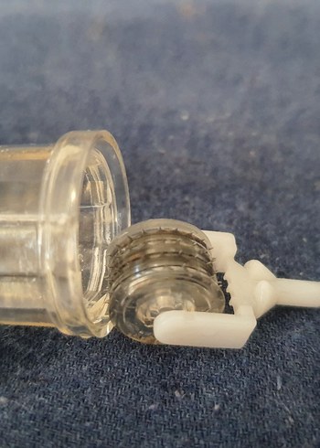 derma roller 0.1mm

altinda biberiye gibi yag koyma bölmesi var. - Görsel 3